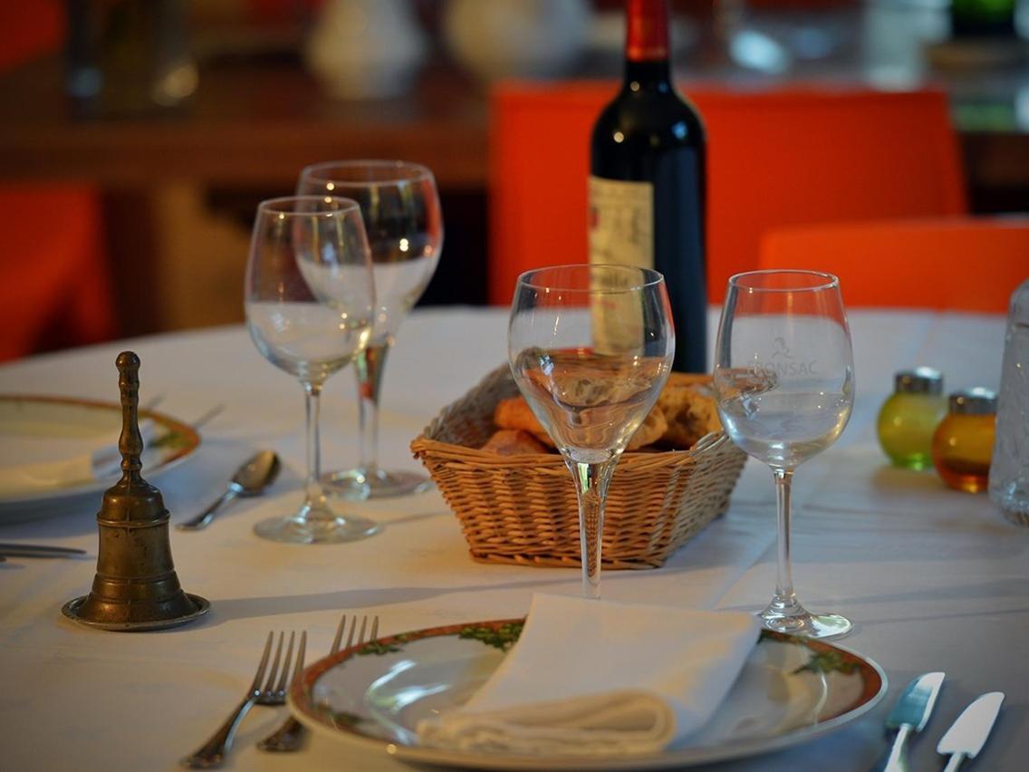 Petit Garros Hotel Fronsac  Екстериор снимка
